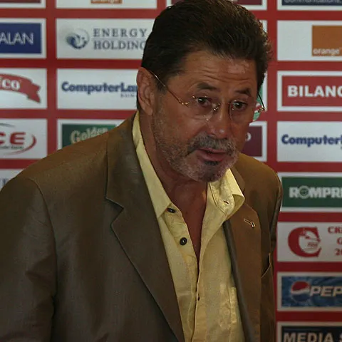 Cornel Dinu preferă jucătorii crescuţi la Dinamo celor "de Animal Planet"