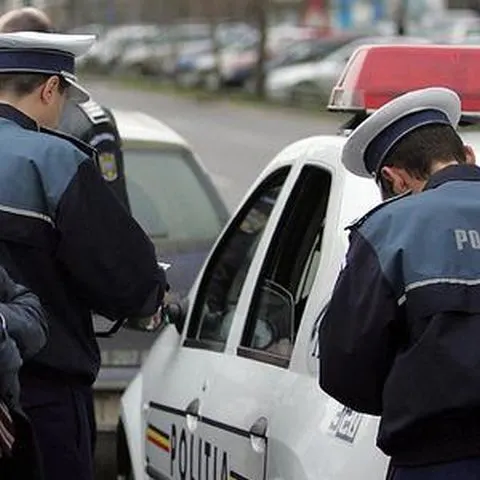 Un tânăr are patru dosare penale pentru că a condus fără permis 