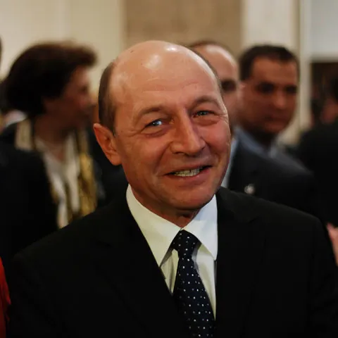 Traian Băsescu: Ajunge, Iliescu, ajunge! Să-şi vadă de bătrâneţile lui!