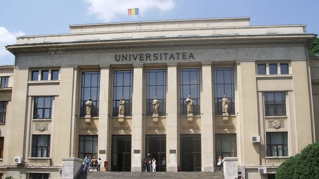  Facultatea de Drept a Universităţii Bucureşti a fost decorată cu Ordinul \"Meritul pentru învăţământ\"