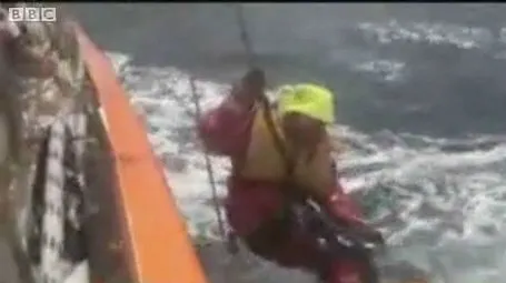 Un marinar a fost aruncat de pe iaht în timpul unei furtuni din Atlanticul de Sud