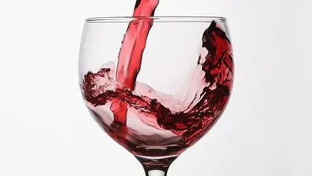 Un consum moderat de alcool poate mări speranţa de viaţă în rândul pensionarilor