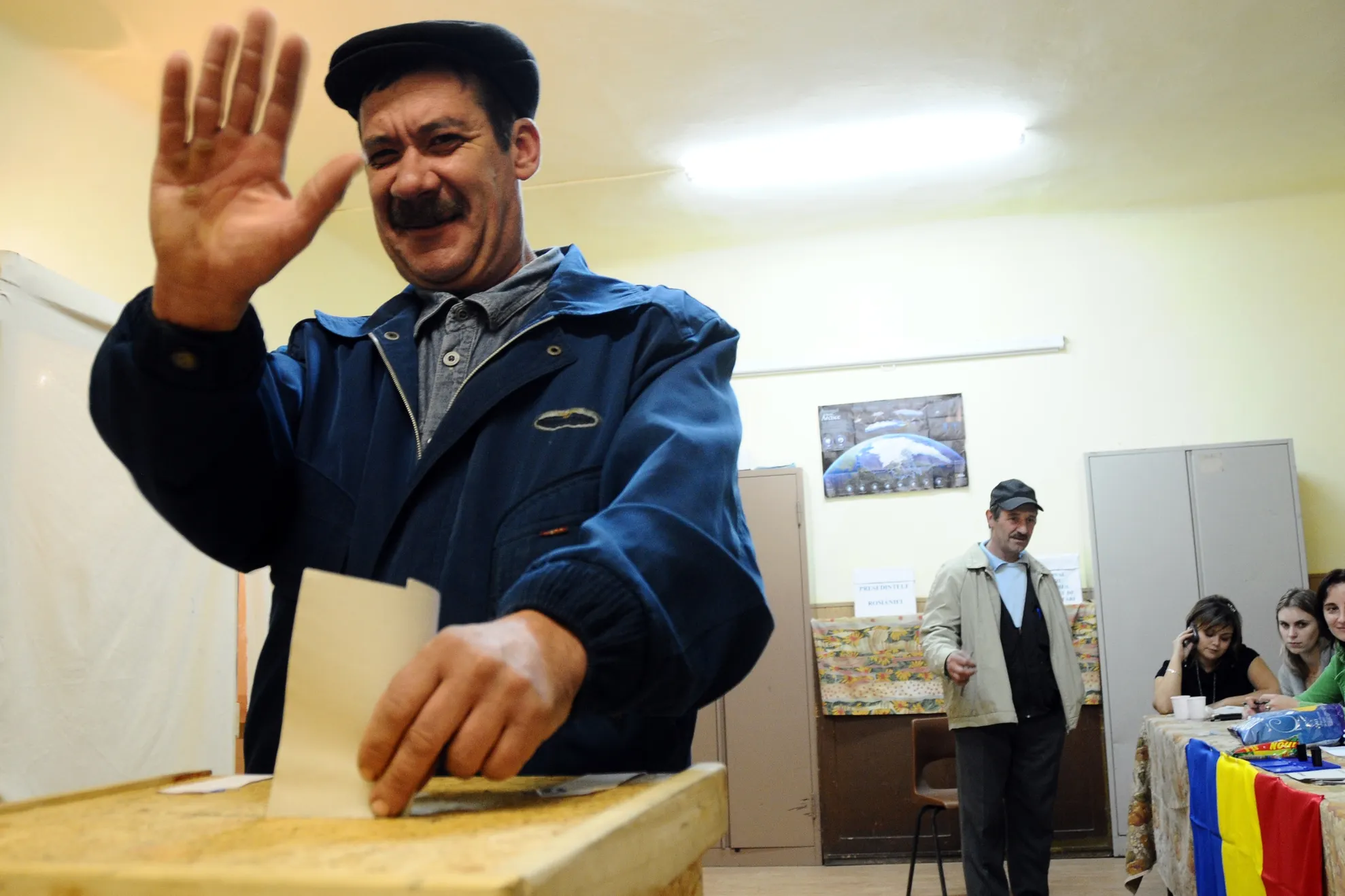 Voting presence – As many as 53.52% of voters cast ballots for presidential elections by 9 p.m.