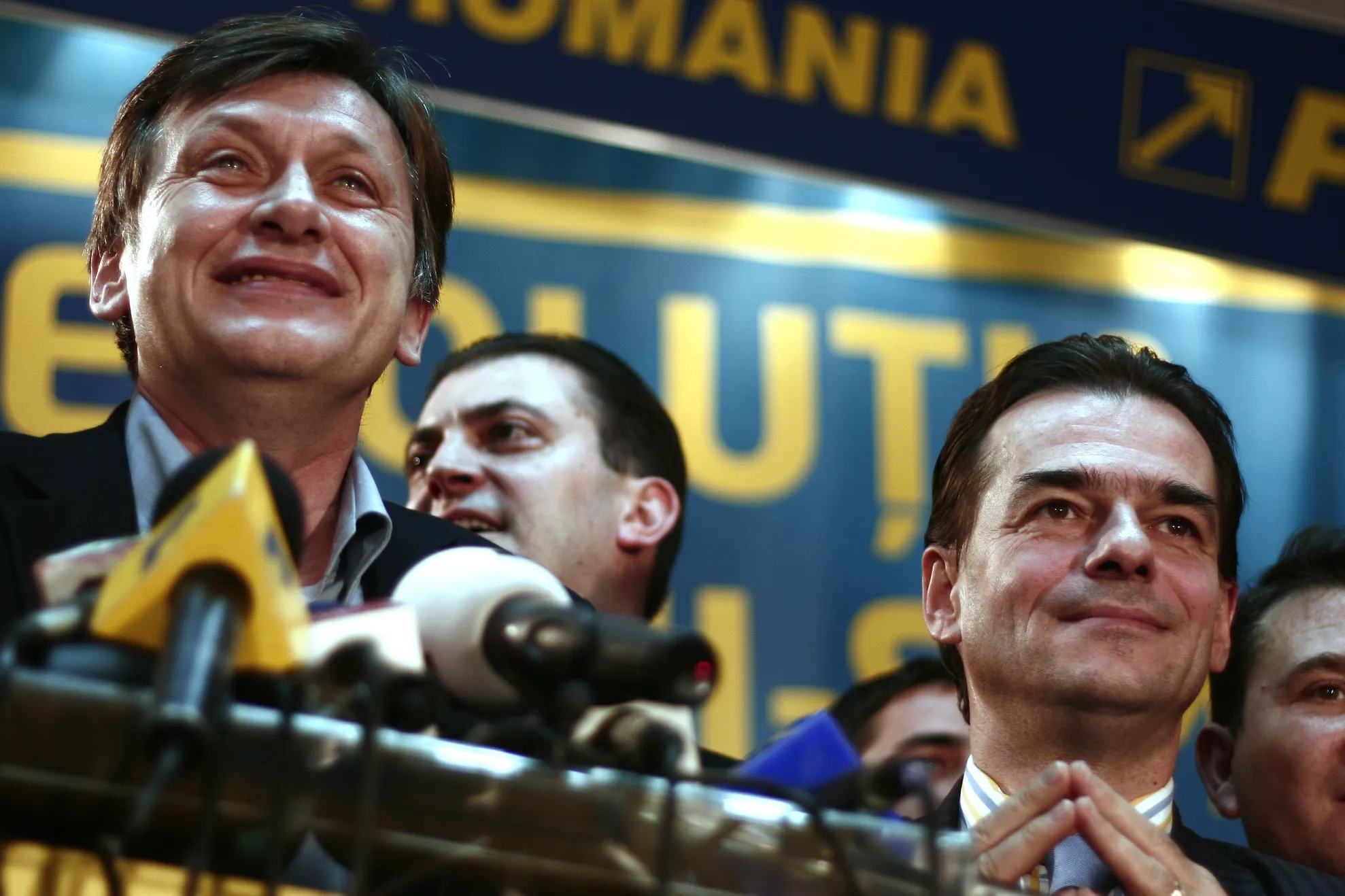 Liberalii hotărăsc strategia pentru turul II al alegerilor prezidenţiale