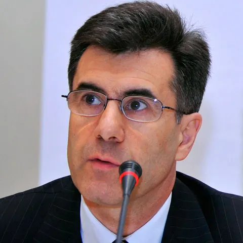 Lucian Croitoru se va prezenta în plen cu miniştrii pe care i-a propus deja, spun lideri PD-L