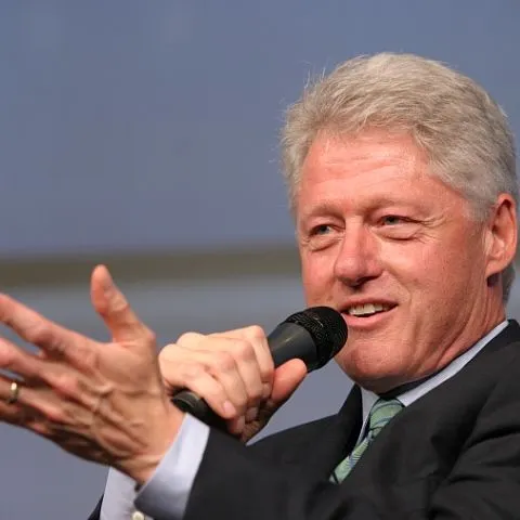 Bill Clinton şi-a inaugurat statuia din Kosovo