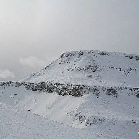 Salvamontiştii au avertizat asupra pericolului de avalanşe în zona Vârful Omu