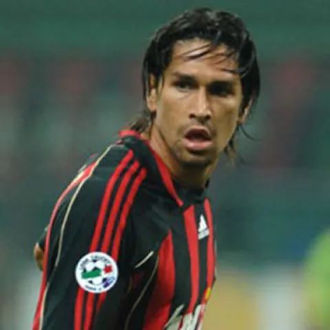 VIDEO / Borriello înscrie spectaculos, Milan urcă pe 4 în Serie A