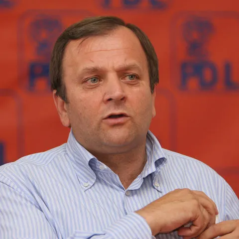 Flutur spune că opoziţia nu poate din punct de vedere constituţional să elaboreze bugetul