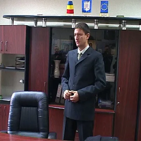 A ajuns director la Direcţia Muncii fără a avea o zi de experienţă în muncă!