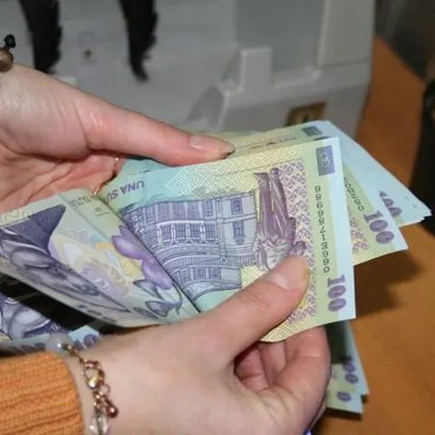 Câştigul salarial mediu net a crescut uşor în septembrie, până la 1.359 lei