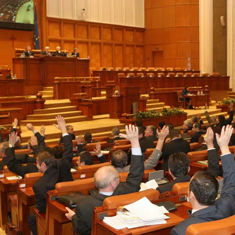 Parlamentul a acceptat completarea ordinii de zi cu discutarea a două acte politice