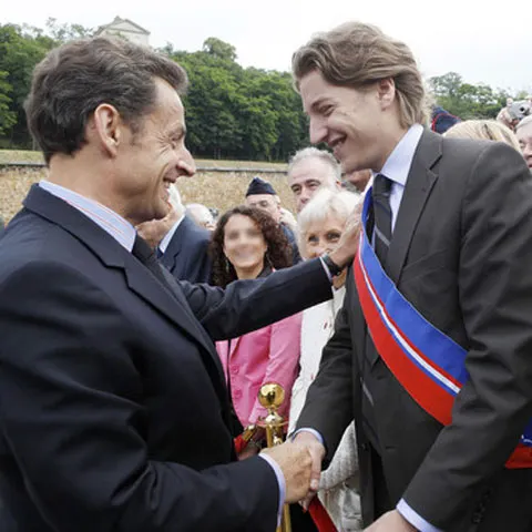 Sarkozy admite că a greşit lăsându-şi fiul să candideze la conducerea administraţiei La Defense