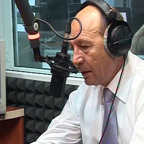 Băsescu: Să vină un român care să spună că l-a văzut pe Băsescu consumând alcool în exces