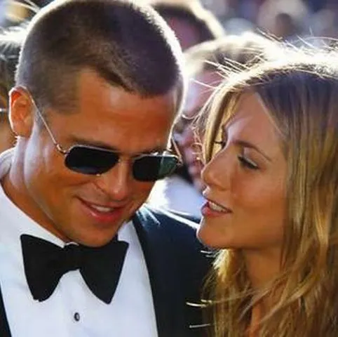 Jennifer Aniston ar face orice să se împace cu Brad Pitt