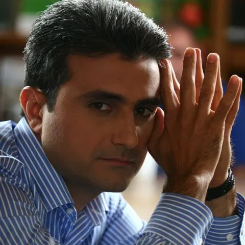 "România vorbeşte" cu Robert Turcescu la Realitatea TV şi Realitatea FM