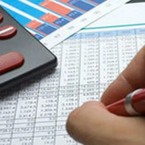 FMI şi CE estimează că deficitul bugetar al României va ajunge la 7,35-7,4% din PIB în acest an