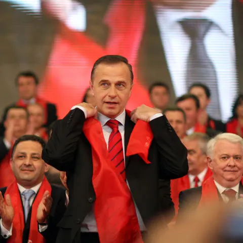 Geoană a vorbit la Constanţa despre importanţa Mării Negre, la un miting presărat cu muzică şi mici