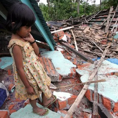 Doi morţi şi 38 de răniţi în urma unui cutremur de magnitudine 6,7 care a avut loc în Indonezia