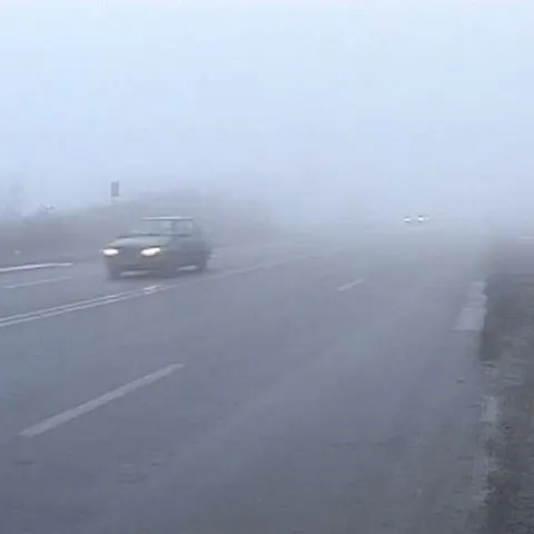 Traficul rutier a fost îngreunat pe mai multe drumuri din ţară din cauza ceţii dense