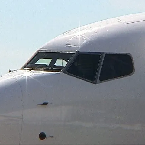 Flăcări la motorul unui avion românesc care venea în ţară de la Roma