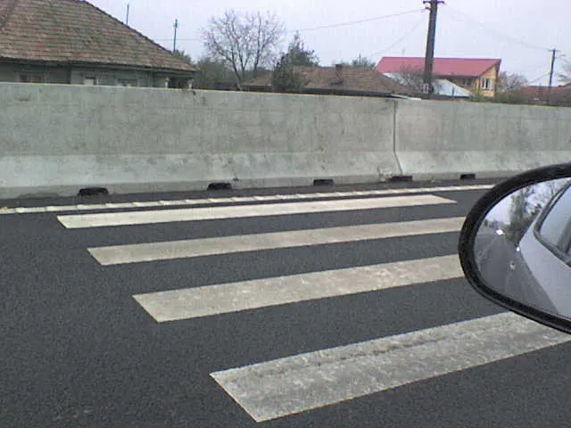 Trecere de pietoni inutilă pe centura de vest din Ploieşti