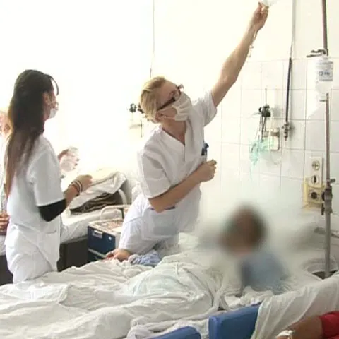 12 persoane au ajuns la spital în urma unei intoxicaţii cu ciuperci
