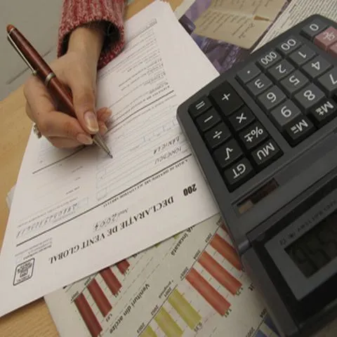 Angajaţii de la stat care cumulează pensie-salariu vor opta din decembrie pentru un singur venit