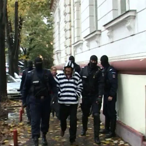 Mascaţii au arestat 12 suspecţi de trafic de carne vie, la Arad 