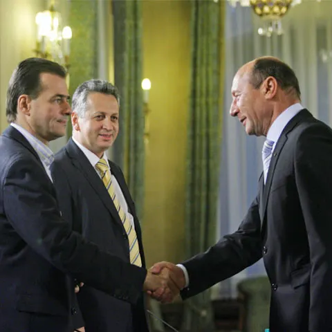 Orban, către Băsescu: Nici târâş nu te primim, du-te pe mare!