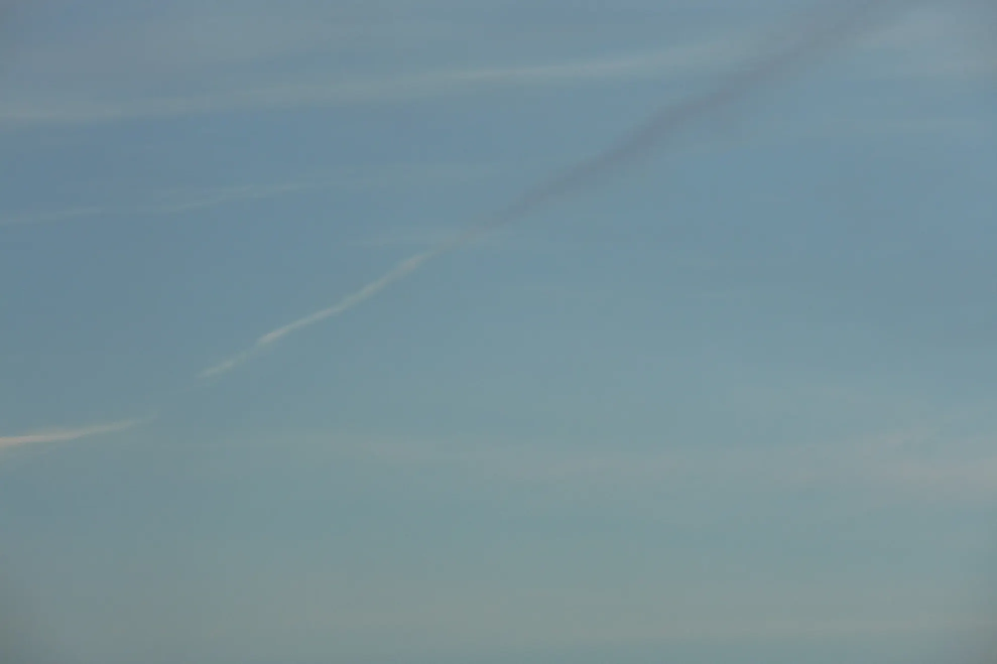 O telespectatoare din Bucureşti a fotografiat un posibil meteorit