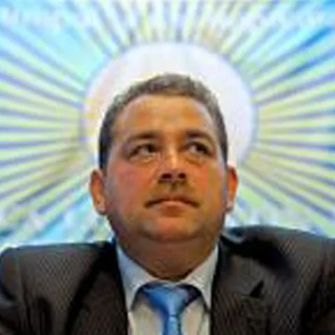 N. Potîrcă, mesaj către \"marea familie a rromilor\": Să nu mai stea cu mâna întinsă