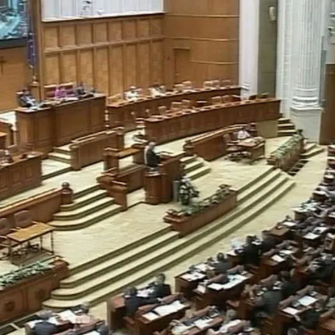 Parlamentarii au credite de peste 100 milioane de euro