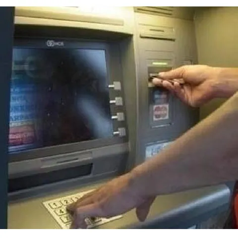 Un bancomat a fost spart în centrul Craiovei, suma dispărută fiind de aproximativ 300.000 de lei
