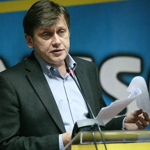 Antonescu: Femeile din România nu sunt doar păsărici, ţigănci împuţite; Băsescu - Aţi jignit femeile!