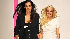 Hainele create de Lindsay Lohan se vând ca pâinea caldă - VEZI VIDEO
