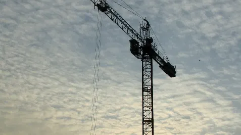 Un muncitor şi-a pierdut viaţa pe un şantier de construcţii din Braşov