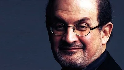 Salman Rushdie a ajuns la Bucureşti, dornic să viziteze România: \"Am prieteni aici\"
