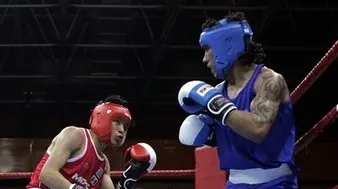Un boxer de 22 de ani s-a spânzurat cu o curea