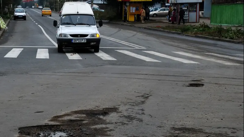 Capitala este plină de gropi după prima zăpadă
