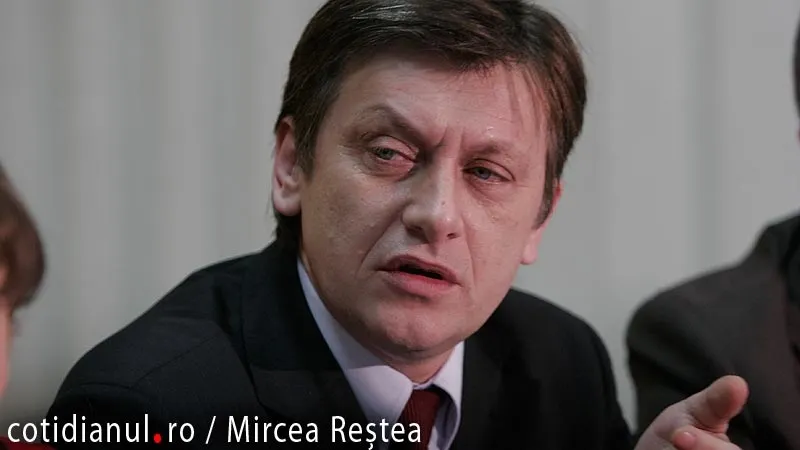 Antonescu: Scena cu jurământul demonstrează că Băsescu l-a lovit pe copil