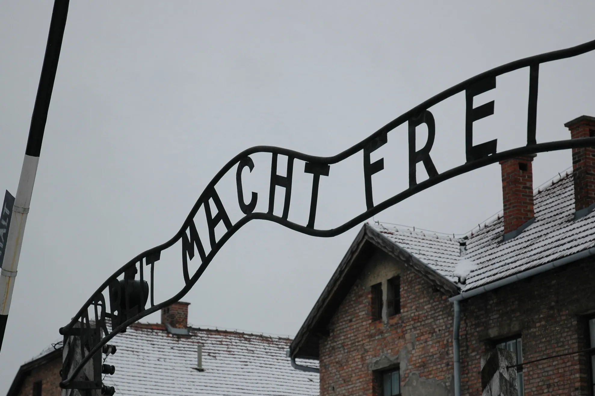 Inscripţia \"Arbeit macht frei\" a fost furată de la Auschwitz