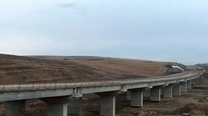 Peste 150 de sportivi au alergat pe autostrada Transilvania