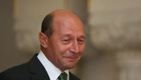  Băsescu despre \"flacăra violetă\" a lui Hrebenciuc: Mov e culoarea anului!