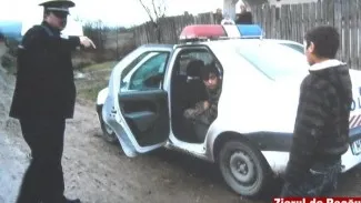O fetiţă a ajuns la spital după ce a fost lovită în cap cu o bâtă de un băiat 