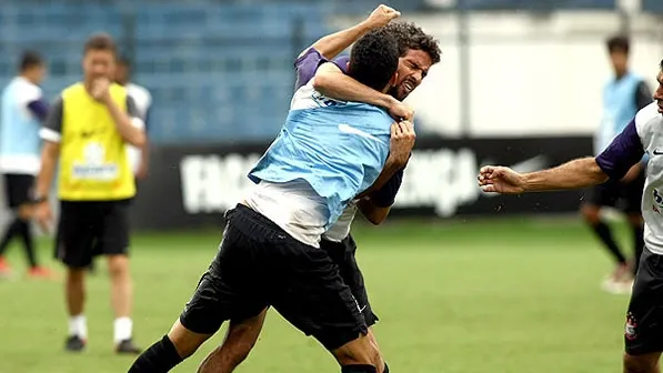 Nervii dau în clocot la Corinthians. VEZI VIDEO!