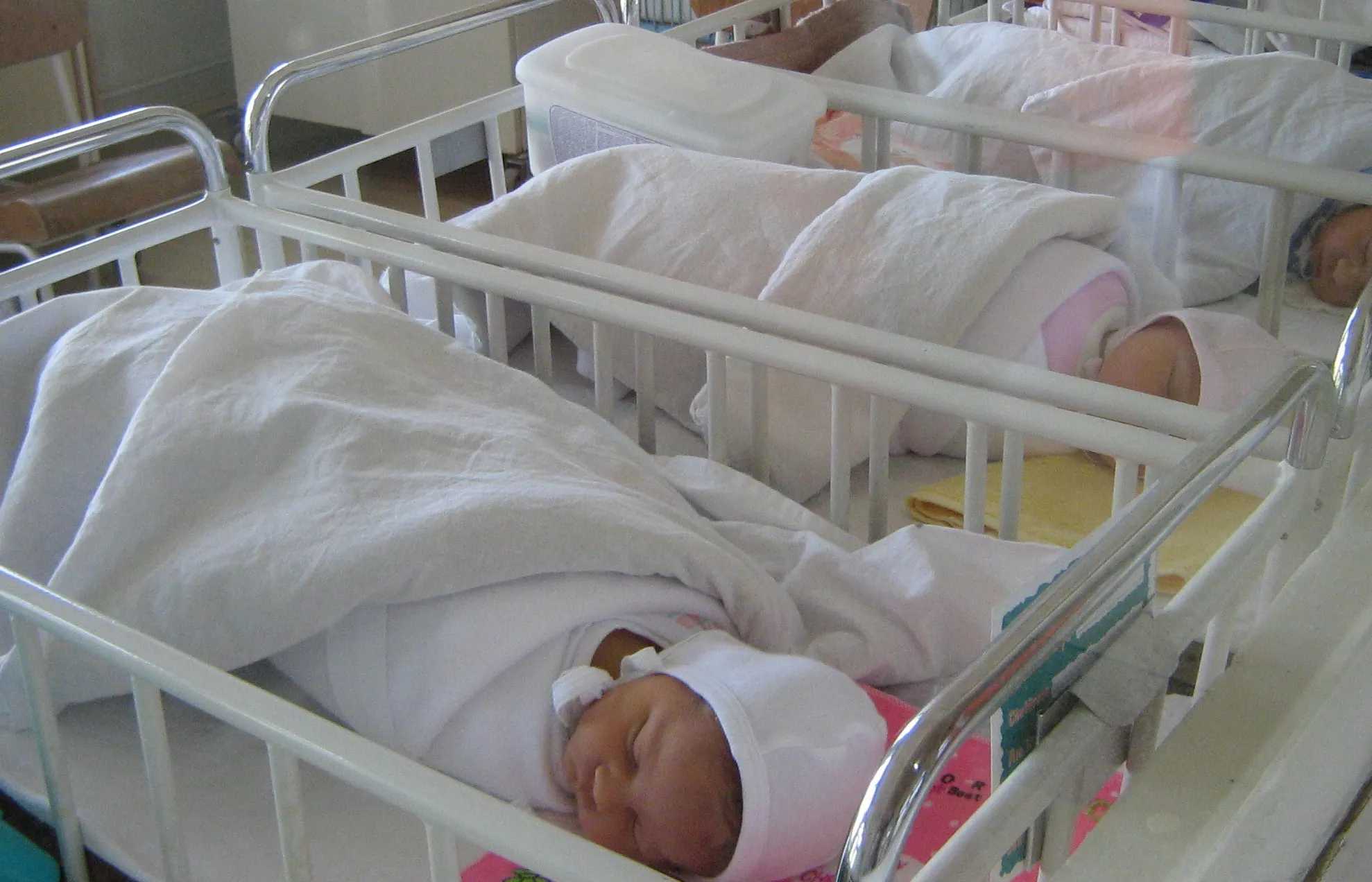 Zeci de copii s-au născut de Crăciun în maternităţile din România