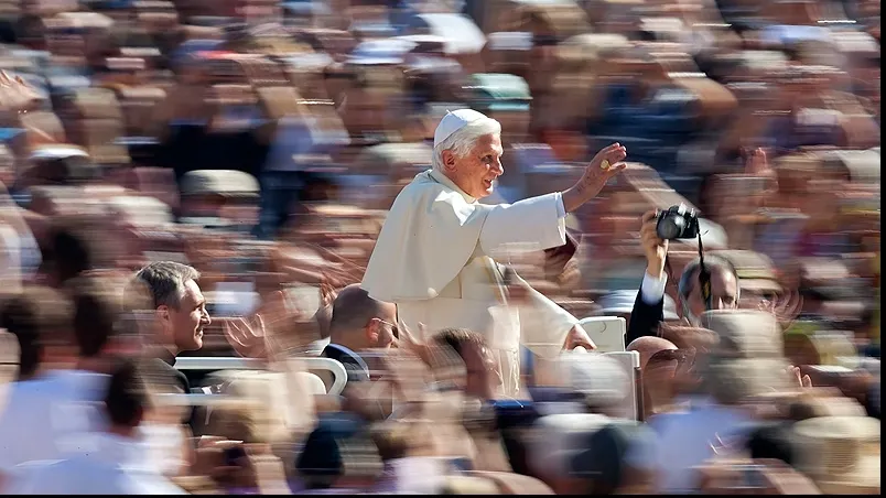 Premieră la Vatican: Papa a ţinut slujba de Crăciun cu două ore mai devreme