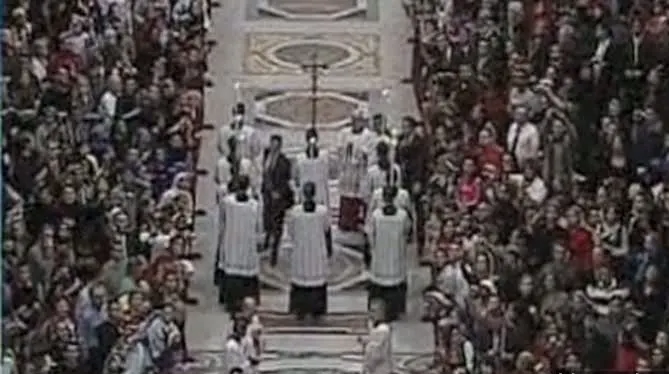 Cardinalul lovit la slujba de Crăciun de la Vatican a fost operat duminică