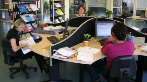 Românii vor sta mai mult la serviciu, în 2010